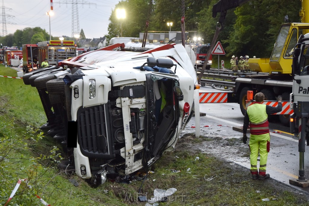 VU Gefahrgut LKW umgestuerzt A 4 Rich Koeln Hoehe AS Gummersbach P404.JPG - Miklos Laubert